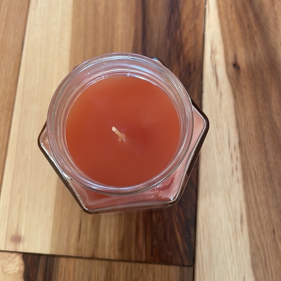 Home Interiors Peaches & Cream candle in a jar. Brand new! - Picture 3 of 5